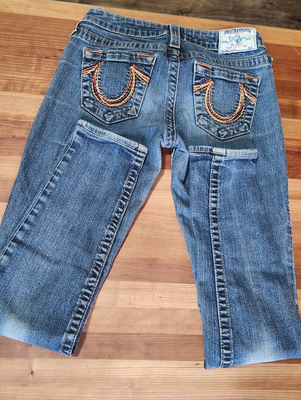 Vintage, True Religion Women’s Rainbow Pocket Embroidery Stitch Low-rise Jeans.